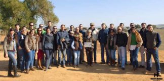 Los visitantes del 'Aula Joven' de La Merced a la ganadería de Prieto de la Cal. (FOTO: Vicente Medero)