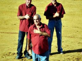 Fallece ‘El Bomba’, jefe de corrales de la plaza de Valverde durante 50 años El Bomba recibe la ovación de sus compañeros y de la afición de Valverde. (FOTO: Arizmendi)