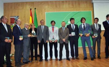Todos los premiados por la temporada 2013. (FOTO: Arizmendi)