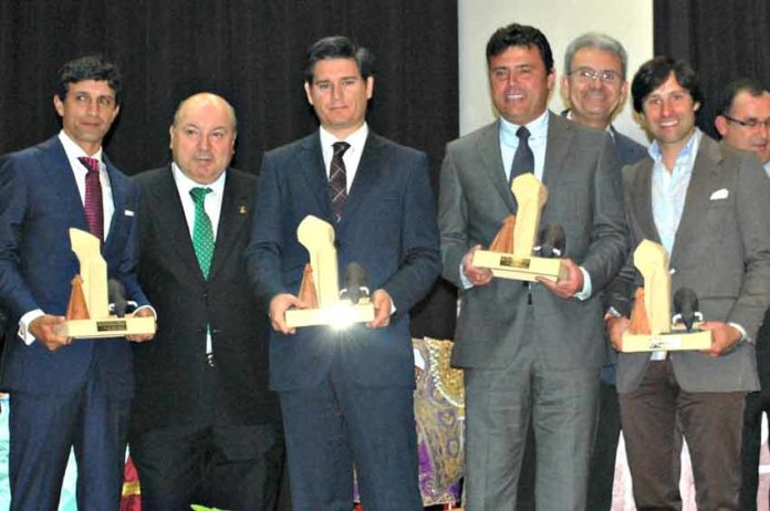 Los premiados por la Peña 'José Doblado' de Palos. (FOTO: Pepe Plaza)