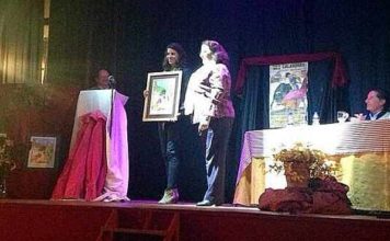 Lea Vicens recoge el premio como 'Triunfadora' en Zufre.