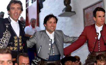 Andrés Romero, a hombros Andrés Romero, entre Hermoso de Mendoza y Manuel Manzanares, a hombros hoy en Pozoblanco.