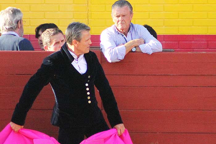 El padre de Espartaco, pendiente en el callejón.