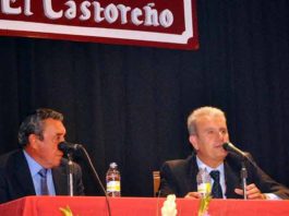 Fernando Cuadri: «Preferimos que las figuras no lidien nuestras corridas» Fernando Cuadri durante la charla en San Juan del Puerto. (FOTO: Arizmendi)