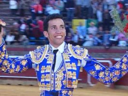 El novillero onubense David de Miranda, en tarde triunfal esta temporada en la plaza de La Merced.