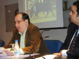 El periodista Vicente Parra hace balance «ilusionante» de la temporada onubense Vicente Parra durante la charla celebrada en Huelva. (FOTO: Arizmendi)