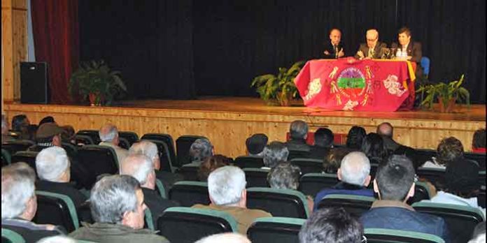 José Luis Benlloch en el concurrido acto de la Peña Taurina 'La Divisa' celebrado en Trigueros. (FOTO: Arizmendi)