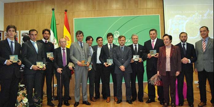 Imagen de todos los premiados por la Junta de Andalucía en Huelva. (FOTO: Arizmendi)