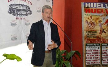 El diestro sevillano Espartaco apoyó como padrino la presentación del 'II Ciclo de Clases Prácticas' de Huelva. (FOTO: Arizmendi)