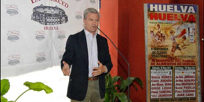 El diestro sevillano Espartaco apoyó como padrino la presentación del 'II Ciclo de Clases Prácticas' de Huelva. (FOTO: Arizmendi)