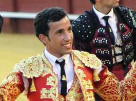 David de Miranda tras cortar la oreja hoy en la Maestranza. (FOTO: Javier Martínez/SEVILLA TAURINA))