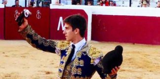 Emilio Silvera con la oreja cortada en Mijas hoy domingo.