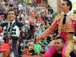 David de Miranda, a hombros en Algemesí David de Miranda, junto a Joaquín Galdós, a hombros hoy miércoles en Algemesí.