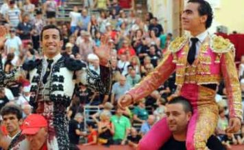 David de Miranda, a hombros en Algemesí David de Miranda, junto a Joaquín Galdós, a hombros hoy miércoles en Algemesí.