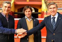 Carlos Pereda, Andrés Romero y Óscar Polo sellan el acuerdo de apoderamiento.